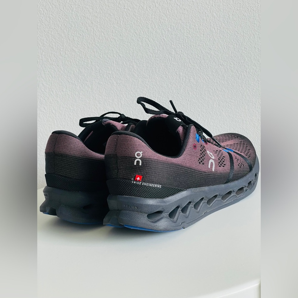 On Cloudsurfer Running Black and Blue Athletic Shoes with CloudTec size 8.5 - Picture 3 of 16